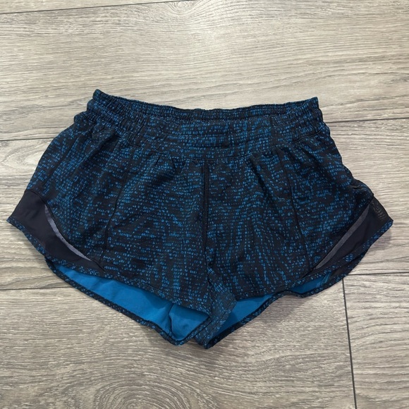 🍋 Lululemon Hotty Hot Short II 2.5" – Pulse Capri Blue/Black, Size 8  🍋 - Picture 2 of 10
